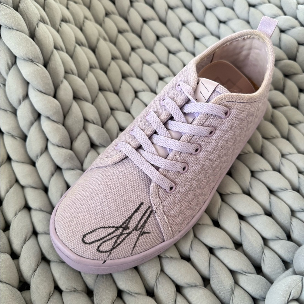 Jason Momoa signed single So iLL rock climbing shoe. Single shoe